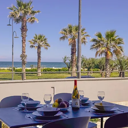 公寓 Beachfront, Stunning View And Parking *