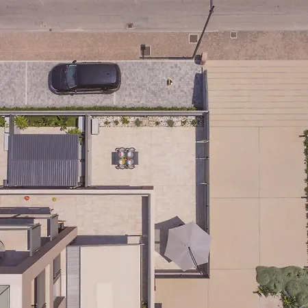 Beachfront, Stunning View And Parking 公寓 *