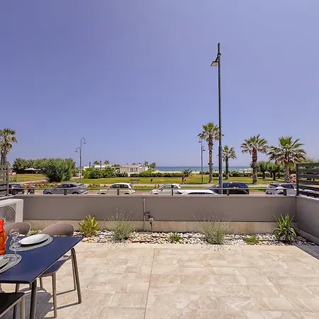 Beachfront, Stunning View And Parking 公寓 *