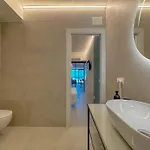 Beachfront, Stunning View And Parking * 포르토 산텔피디오