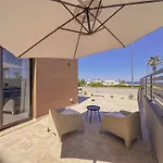 Beachfront, Stunning View And Parking