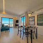 Beachfront, Stunning View And Parking * 포르토 산텔피디오