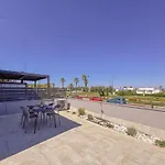 아파트 Beachfront, Stunning View And Parking *