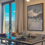 Beachfront, Stunning View And Parking Apartmán *