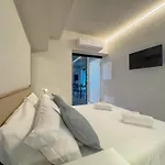 Beachfront, Stunning View And Parking * 포르토 산텔피디오