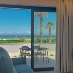 Beachfront, Stunning View And Parking 포르토 산텔피디오