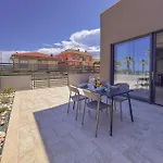 Apartmán Beachfront, Stunning View And Parking