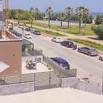 Beachfront, Stunning View And Parking *