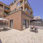 Beachfront, Stunning View And Parking 포르토 산텔피디오