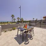 Beachfront, Stunning View And Parking * 포르토 산텔피디오