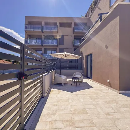 Beachfront, Stunning View And Parking *