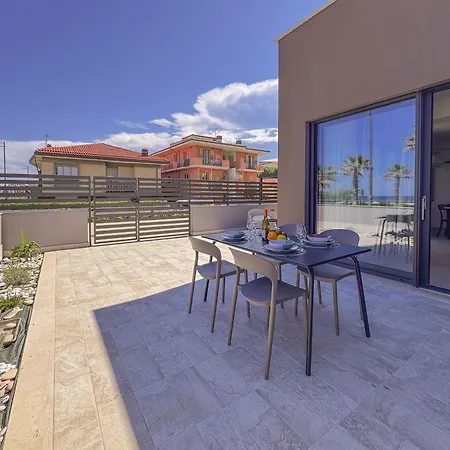 A Due Passi Dal Mare: Comfort & Relax In Terrazza Apartment