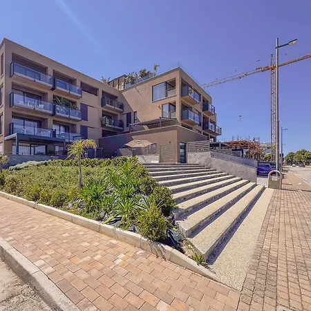 Beachfront, Stunning View And Parking *