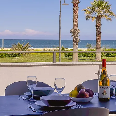 Lägenhet Beachfront, Stunning View And Parking *