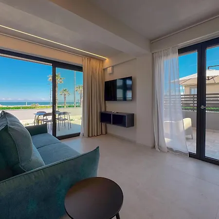 Beachfront, Stunning View And Parking Lägenhet