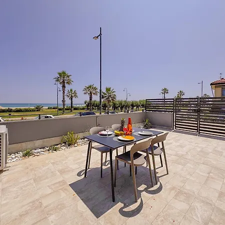 Beachfront, Stunning View And Parking * Porto SantʼElpidio