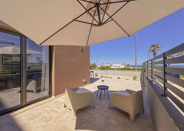 Beachfront, Stunning View&parking