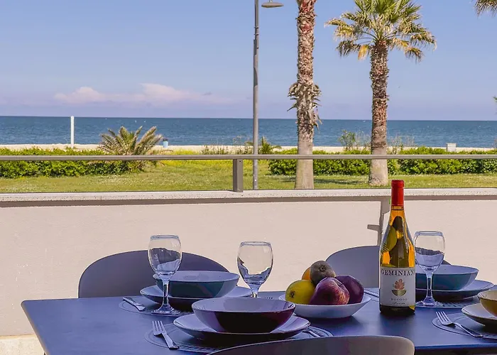 Apartment Beachfront, Stunning View&parking *