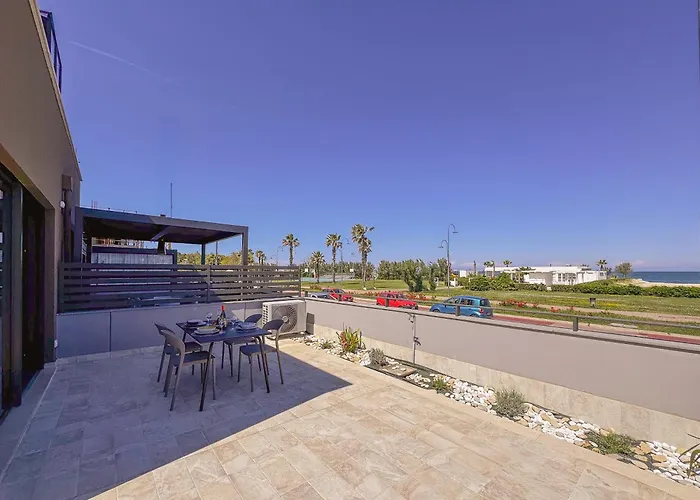 Apartment Beachfront, Stunning View&parking *